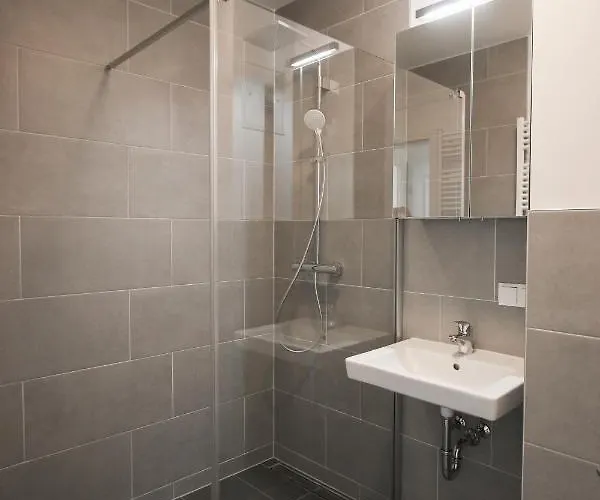 Zentrale Mit 3 Schlafzimmer Fuer Bis Zu 9 Personen Appartement *